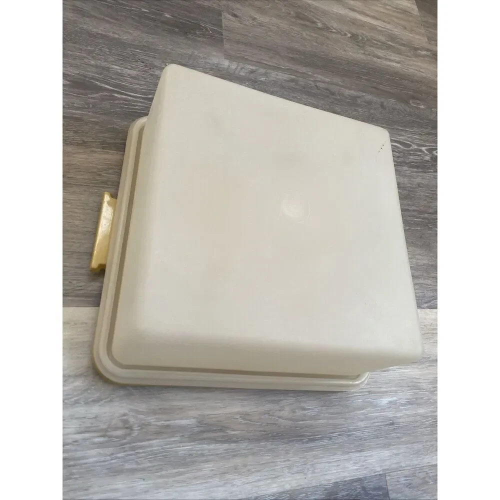 Harvest Gold Tupperware Square Cake Carrier Taker 1242-1 w Lid 1241-1